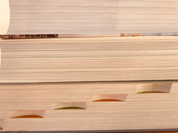 厚厚的书图片下载