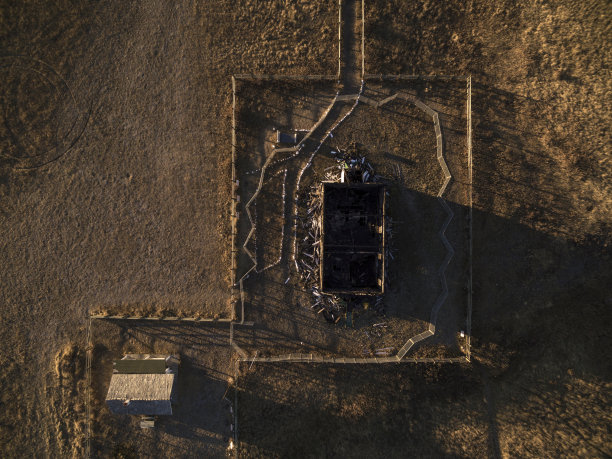 在干旱期间的农场俯视图图片下载