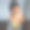 模糊的照片复古风格的儿童亚洲女孩愉快地拥抱恐龙娃娃。图片下载