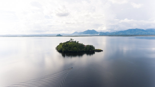 蜜拉屿，森塔鲁姆湖国家公园，印度尼西亚图片下载