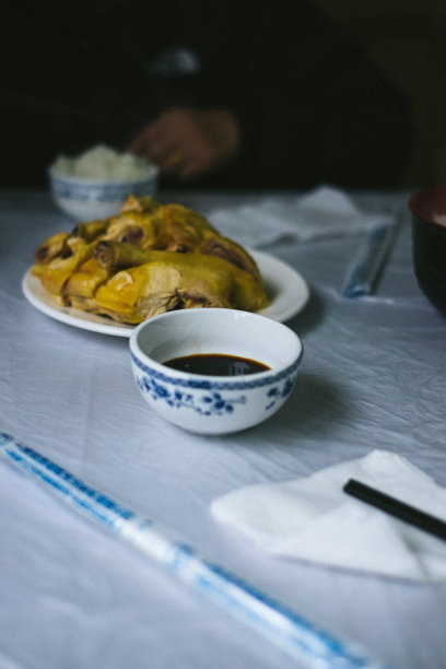 青瓷鸡肉晚餐图片下载