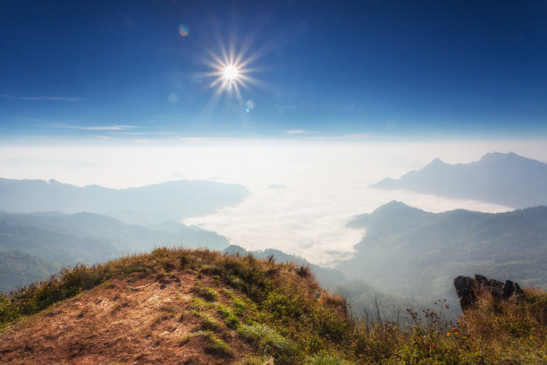 日出时的富池发景观。泰国清莱府富智发国家公园图片下载