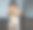 模糊的照片复古风格的儿童亚洲女孩愉快地拥抱恐龙娃娃。图片下载