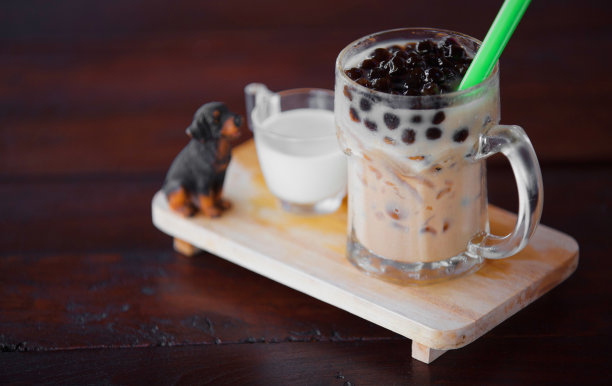 一杯冰奶茶素材图片