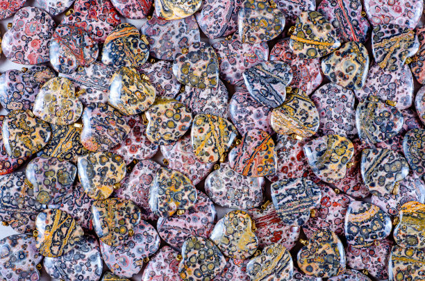 豹皮碧玉心形背景图片下载