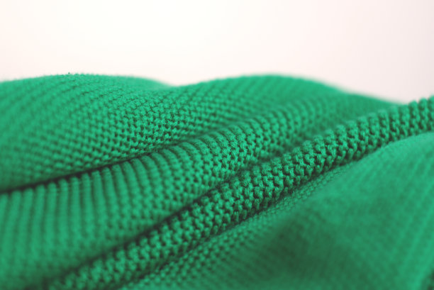 近距离观察质地厚实的绿色羊毛围巾。图片下载