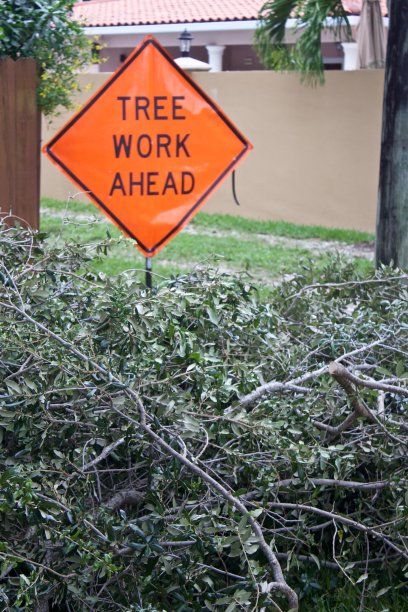 前方树木作业标志图片下载