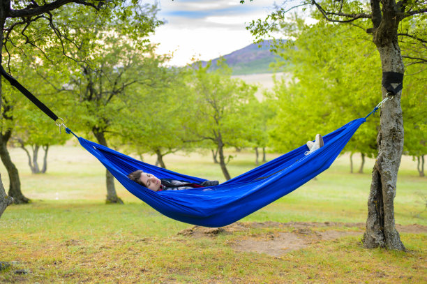 在吊床上图片下载