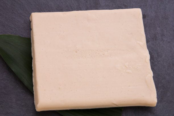 桌上纸的高角度视图图片下载