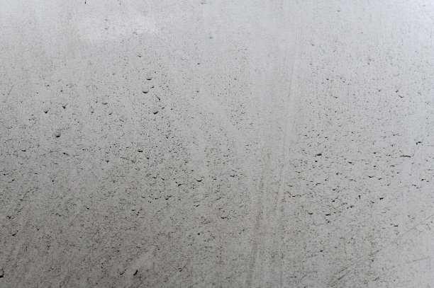 白色汽车侧面的污渍图片下载