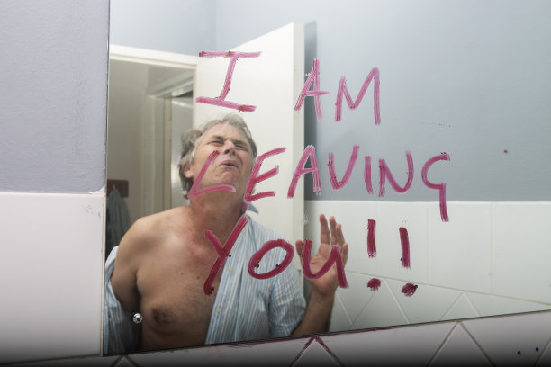 用口红写在镜子上的字图片下载