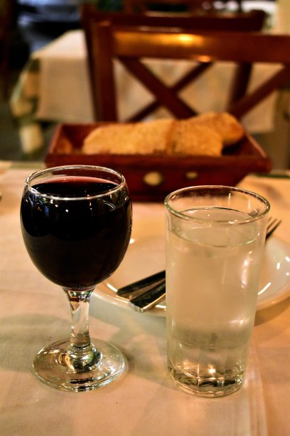 酒杯和水杯图片下载