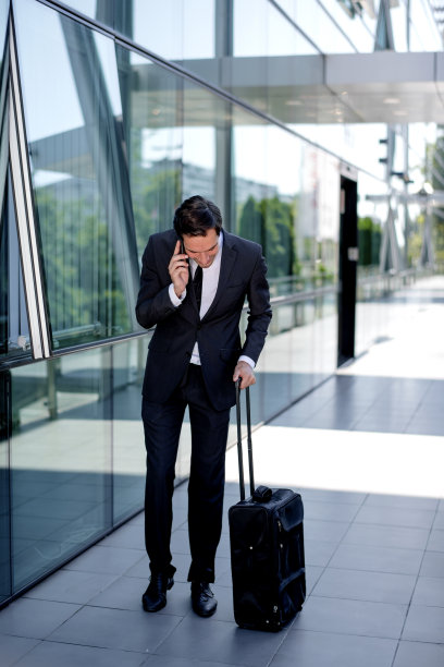 忙于与客户沟通图片下载