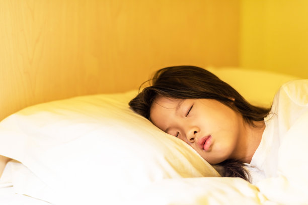 亚洲小女孩在睡觉图片下载