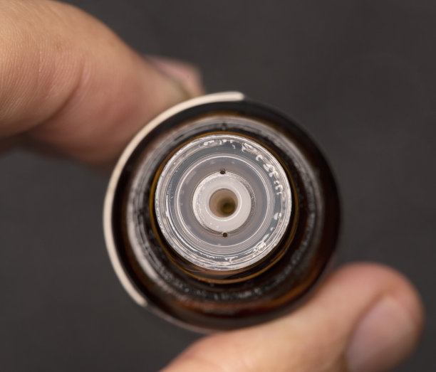 手持精油瓶图片下载