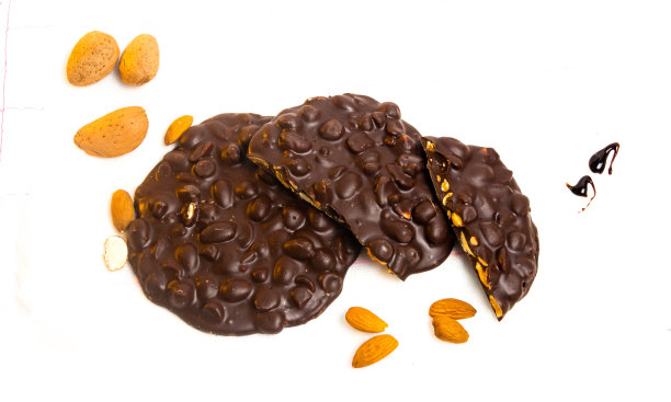 杏仁孤立的巧克力饼干图片下载