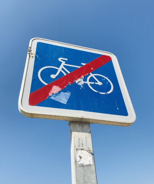 不要对着蓝天骑车图片下载