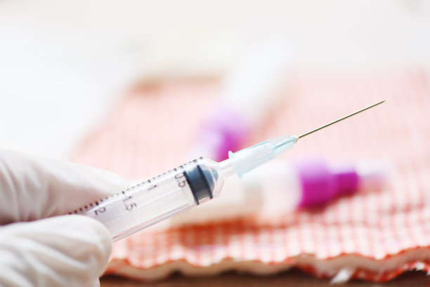 注射器药物注射和手针护士给病人疫苗预防用药药瓶设备医生液体药物保健的医疗工具图片下载