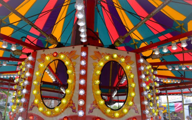 旋转木马的镜子图片下载