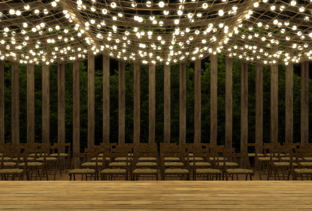 夏季夜晚露天舞台上的空旷舞台。开放的空气。发光的花环装饰。音乐会和表演的讲台。三维渲染图片下载