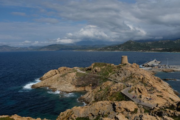 海岸景观中的塔图片下载