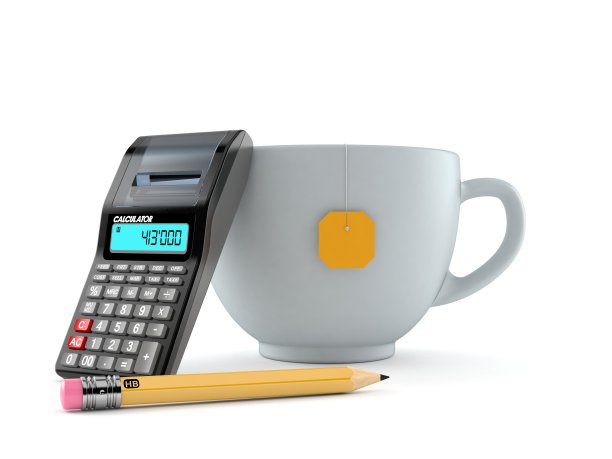 茶杯，计算器和铅笔图片下载