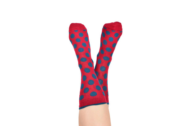 穿红袜子的女人被孤立在白色的背景上。前视图。图片下载