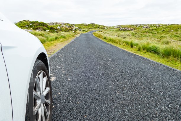 爱尔兰布伦的汽车之旅图片下载
