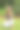 迷人的女人蹲在一个公园场景穿着背心和牛仔牛仔裤图片下载