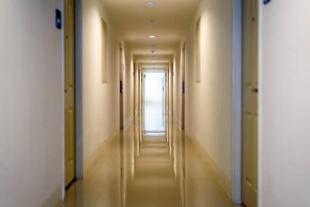 公寓的走廊，宿舍的门图片下载