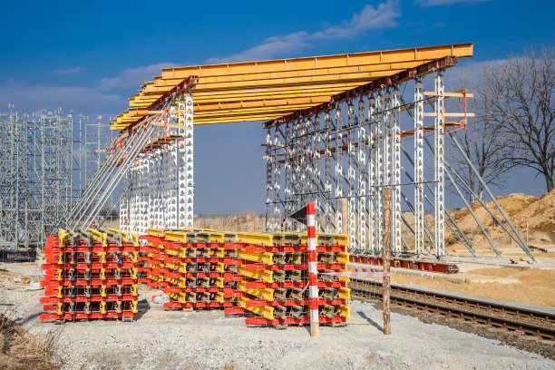 桥梁结构上强大的桥塔图片下载