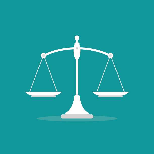 白色机械天平平衡图标隔离在蓝色。正义、法律。图片下载