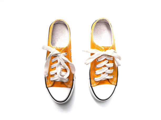 黄色的运动鞋图片下载