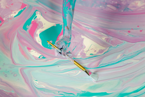 坐在画布上的瑜伽女人图片下载