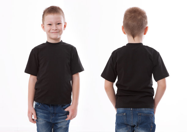 衬衫设计和人的概念-近距离的年轻人在空白的黑色t恤前面和后面孤立。模拟模板的设计打印图片下载