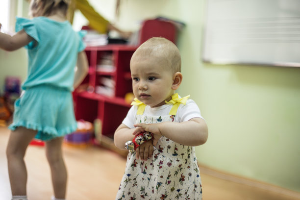 对她来说是一个新世界。图片下载