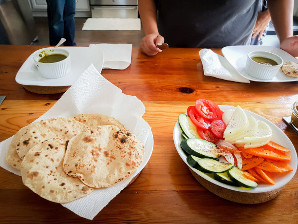 传统的Idia食物拼盘图片下载