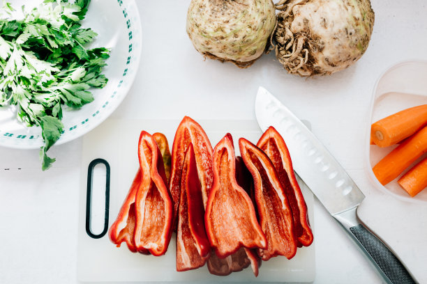 菜板上的蔬菜图片下载