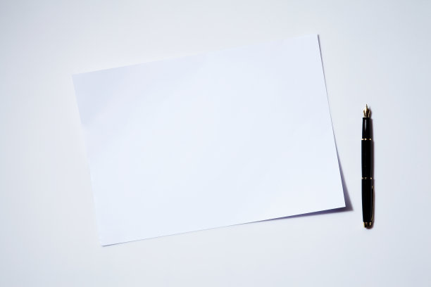 纸和钢笔。图片下载