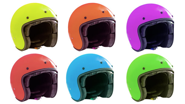 彩色的经典头盔孤立在白色的背景图片下载