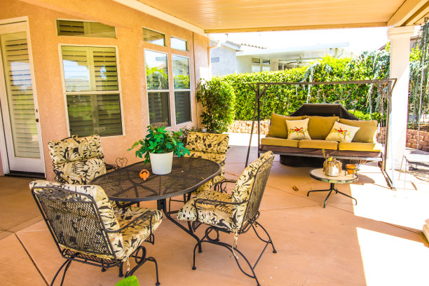 有顶棚的铁艺家具图片下载