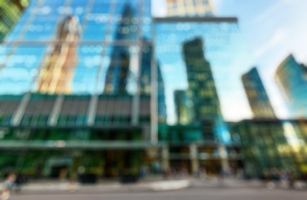 街道与摩天大楼作为创意抽象模糊的背景图片下载