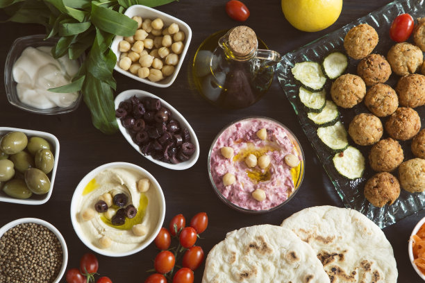 鹰嘴豆泥和油炸丸子图片下载