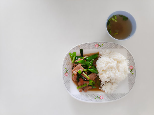 炒辣椒和流米饭和汤图片下载