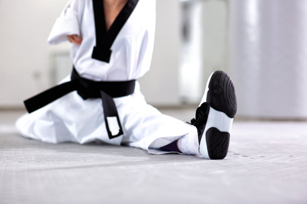 一个残疾人运动员腿部劈叉的特写图片下载