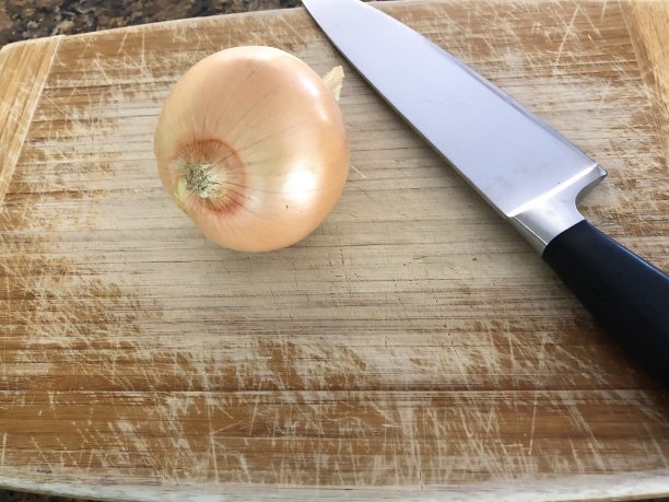 用大厨刀切洋葱图片下载