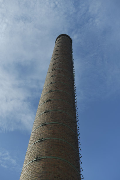 卢森堡旧砖砌壁炉图片下载