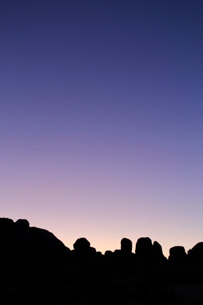 剪影的石头-约书亚树np - 072119 b图片下载