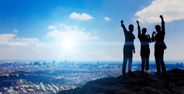 快乐商人的剪影。成功的经营理念。图片下载