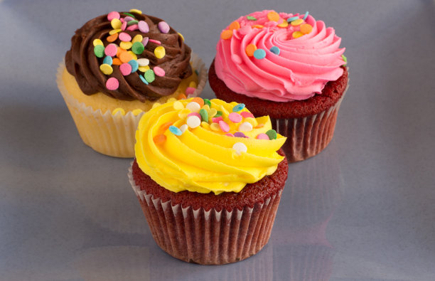 三个蛋糕图片下载